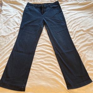 Women’s Bandolino blue denim slightly flared vintage jeans size 10